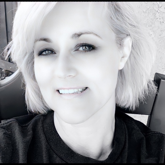 Meet your Posher, Tessy Sue - Picture 4 of 5